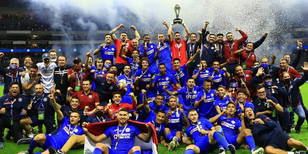 Cruz Azul ganando la novena estrella/La Máquina Celeste