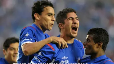 Jair Pereira celebrando un gol con Maranhao y Omar Bravo