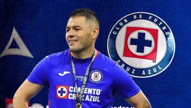 Pablo Aguilar y de fondo la jersey de Cruz Azul/La Máquina Celeste