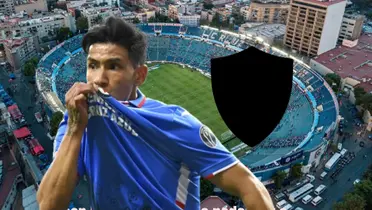 Uriel Antuna besando el escudo cementero en el Estadio Azul/La Máquina Celeste