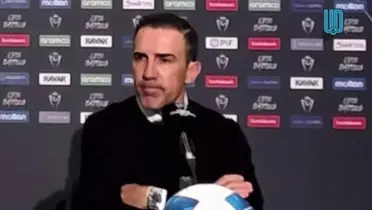 Vicente Sánchez en conferencia - Foto: X