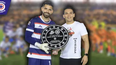 Andrés Gudiño con la Copa Keta’a Vando (Fuente: Cruz Azul)