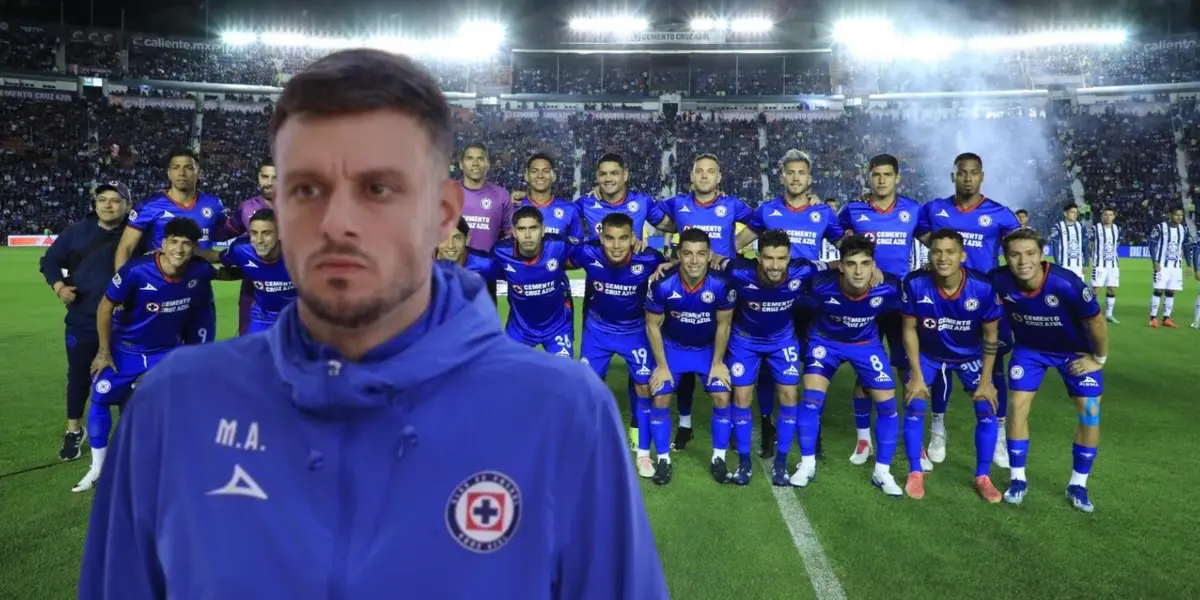 Anselmi con el equipo de Cruz Azul antes de un partido/La Máquina Celeste