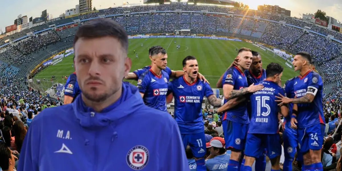 Anselmi, de fondo, el equipo de Cruz Azul/La Máquina Celeste