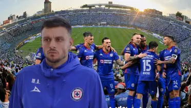 Anselmi, de fondo, el equipo de Cruz Azul/La Máquina Celeste