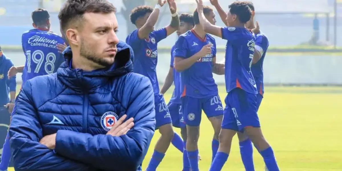 Anselmi mirando al costado, la sub-23 celebrando gol/La Máquina Celeste