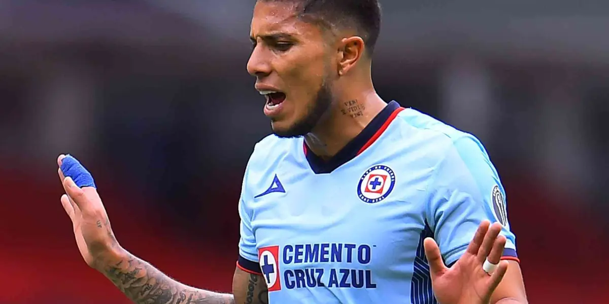 Carlos Salcedo en Cruz Azul (Fuente: Marca)