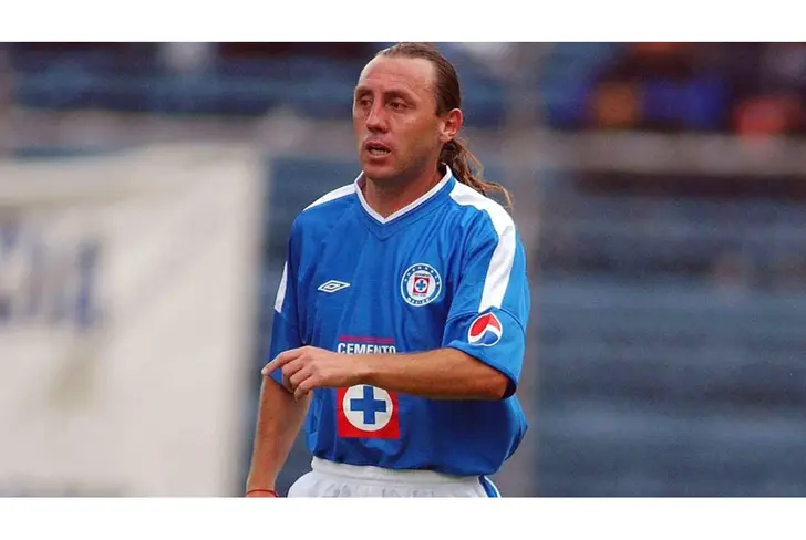 <b><i>Álex Aguinaga en Cruz Azul (Fuente: FOX Sports)</i></b>