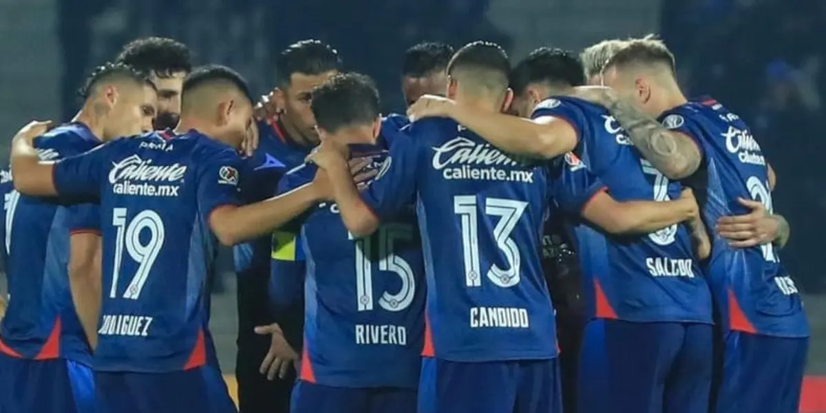 Equipo de Cruz Azul antes de comenzar un juego/La Máquina Celeste