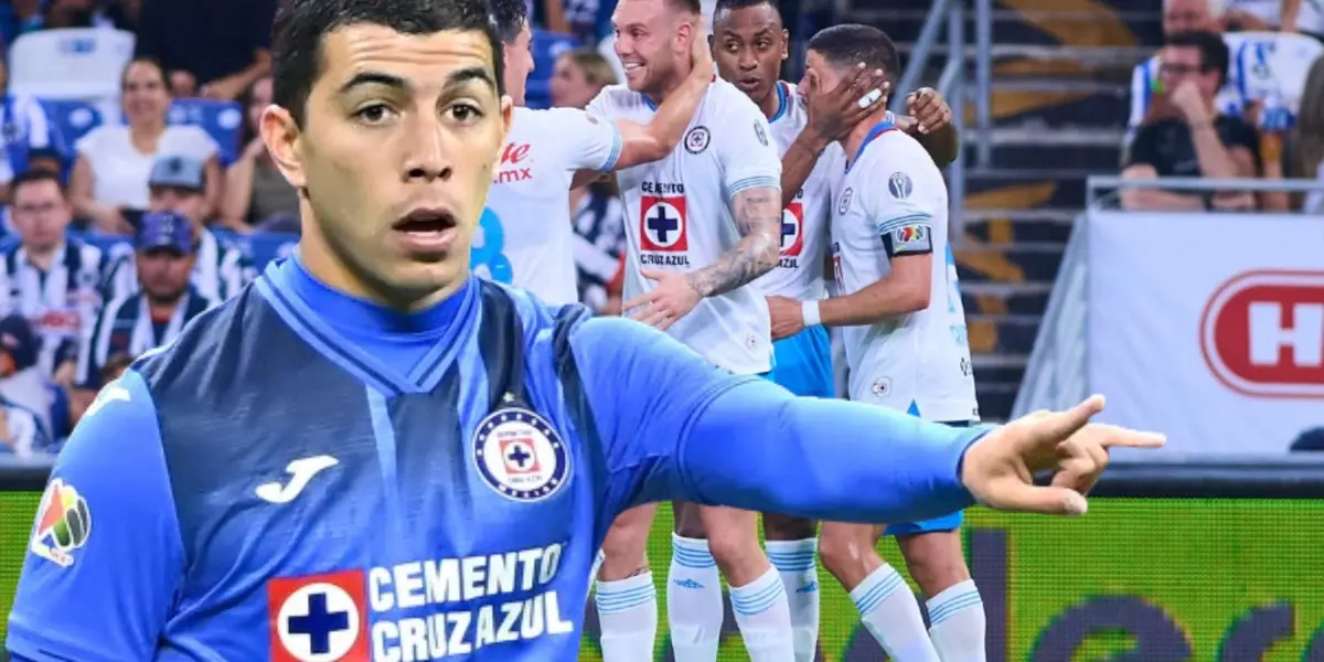 Erik Lira de fondo Cruz Azul celebrando gol/La Máquina Celeste