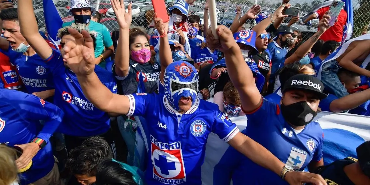 Ex futbolista tuvo un altercado con un aficionado tras llegar a la CDMX este domingo.