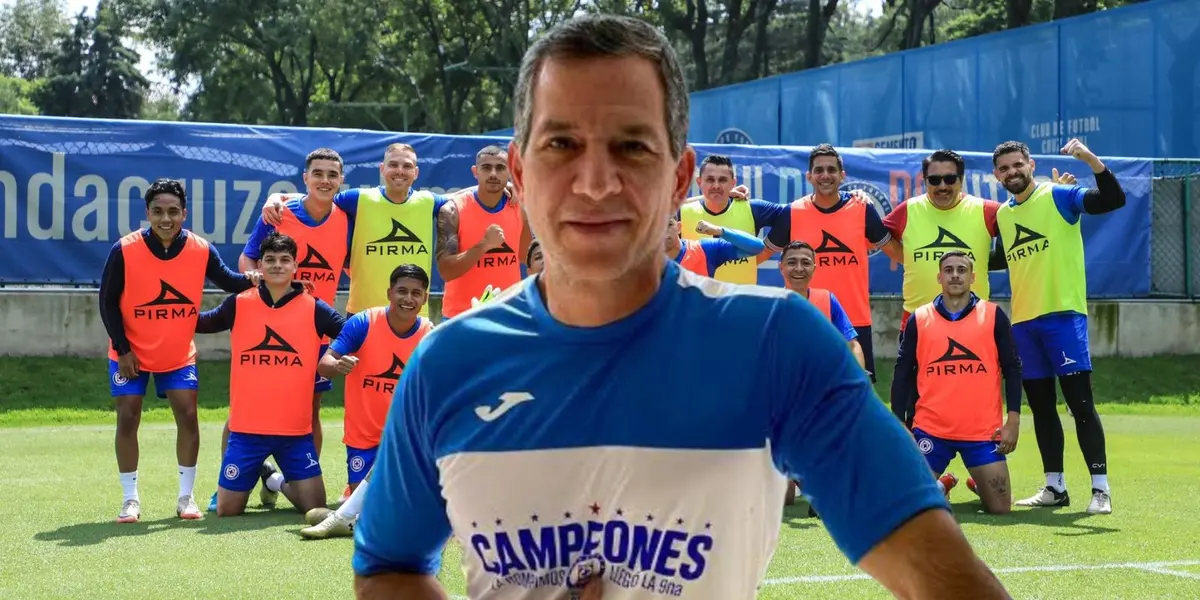 Javier Alarcón y al fondo el equipo de Cruz Azul (Foto: Especial)