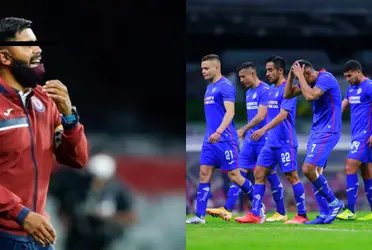 Juan Reynoso perdió a su mano derecha minutos antes del juego frente a Pumas