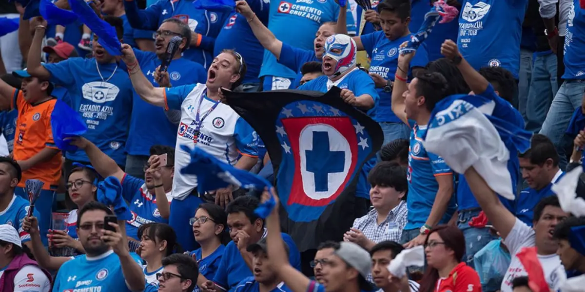 La afición de Cruz Azul llenó el estadio del Nou Camp