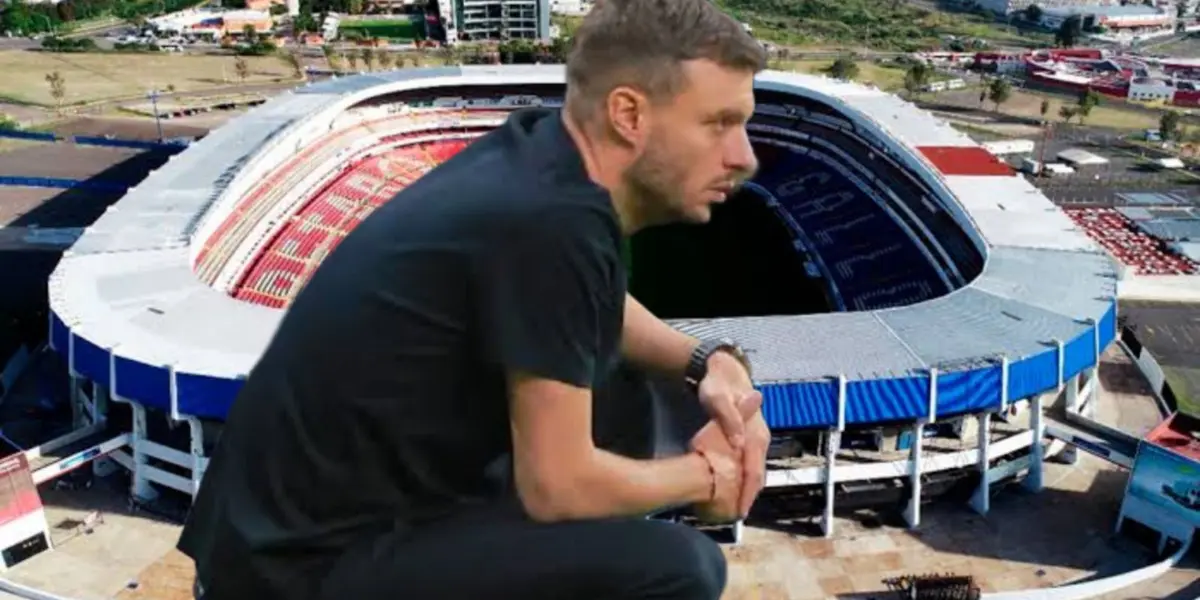 Martín Anselmi y al fondo el Estadio La Corregidora (Foto: GettyImages)