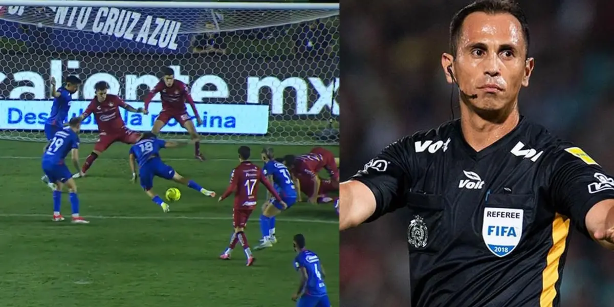 Penal que se debía pitar a favor de Cruz Azul, junto a la jugada, Santander / El Futbolero 