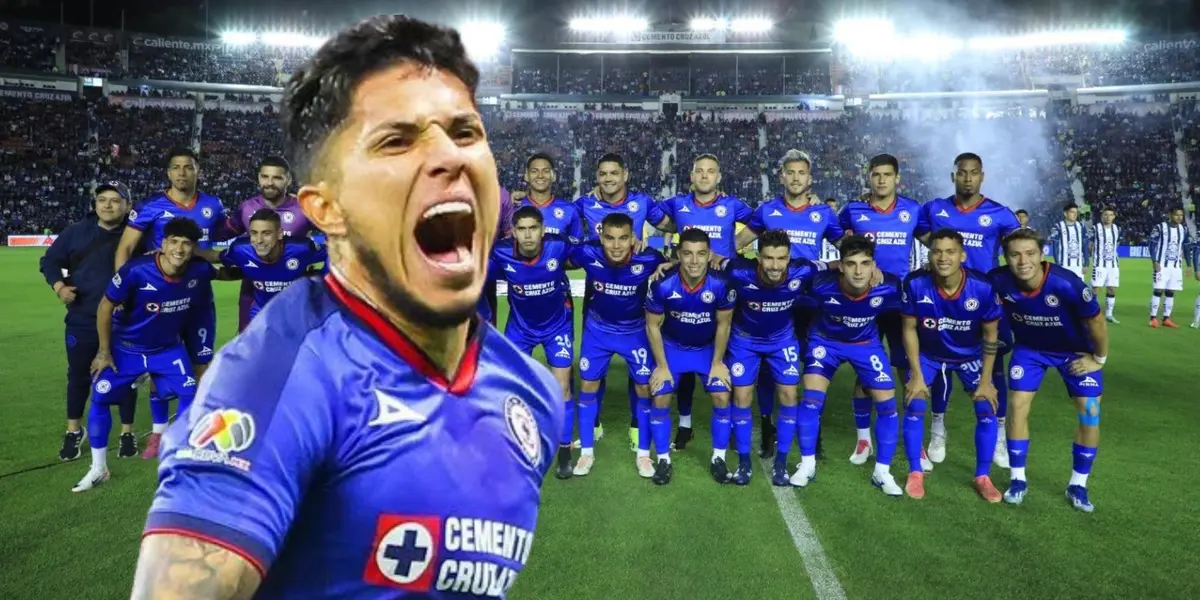 Salcedo con el equipo de Cruz Azul en formación/La Máquina Celeste